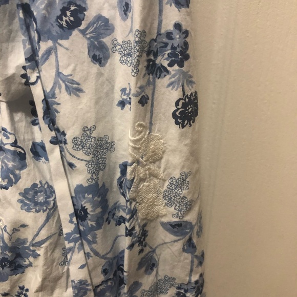 Zara White & Blue flowers long sleeve blouse - Picture 2 of 6